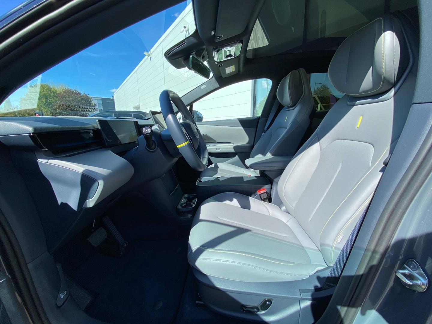 LYNK&CO 02 Electric 272ch More