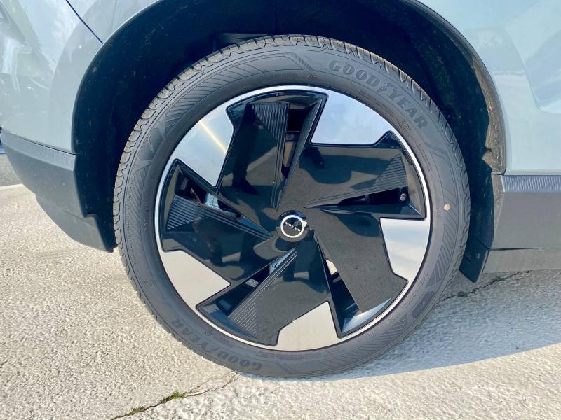 VOLVO EX30 Single Extended Range 272ch Plus