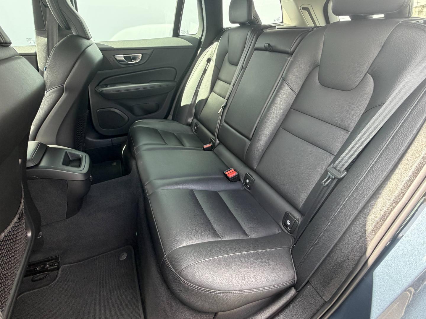 VOLVO V60 B4 197ch Momentum Business Geartronic 8