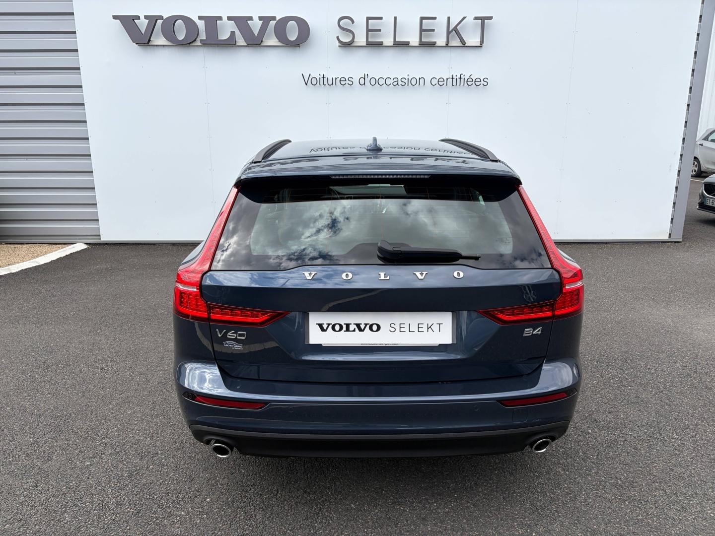 VOLVO V60 B4 197ch Momentum Business Geartronic 8