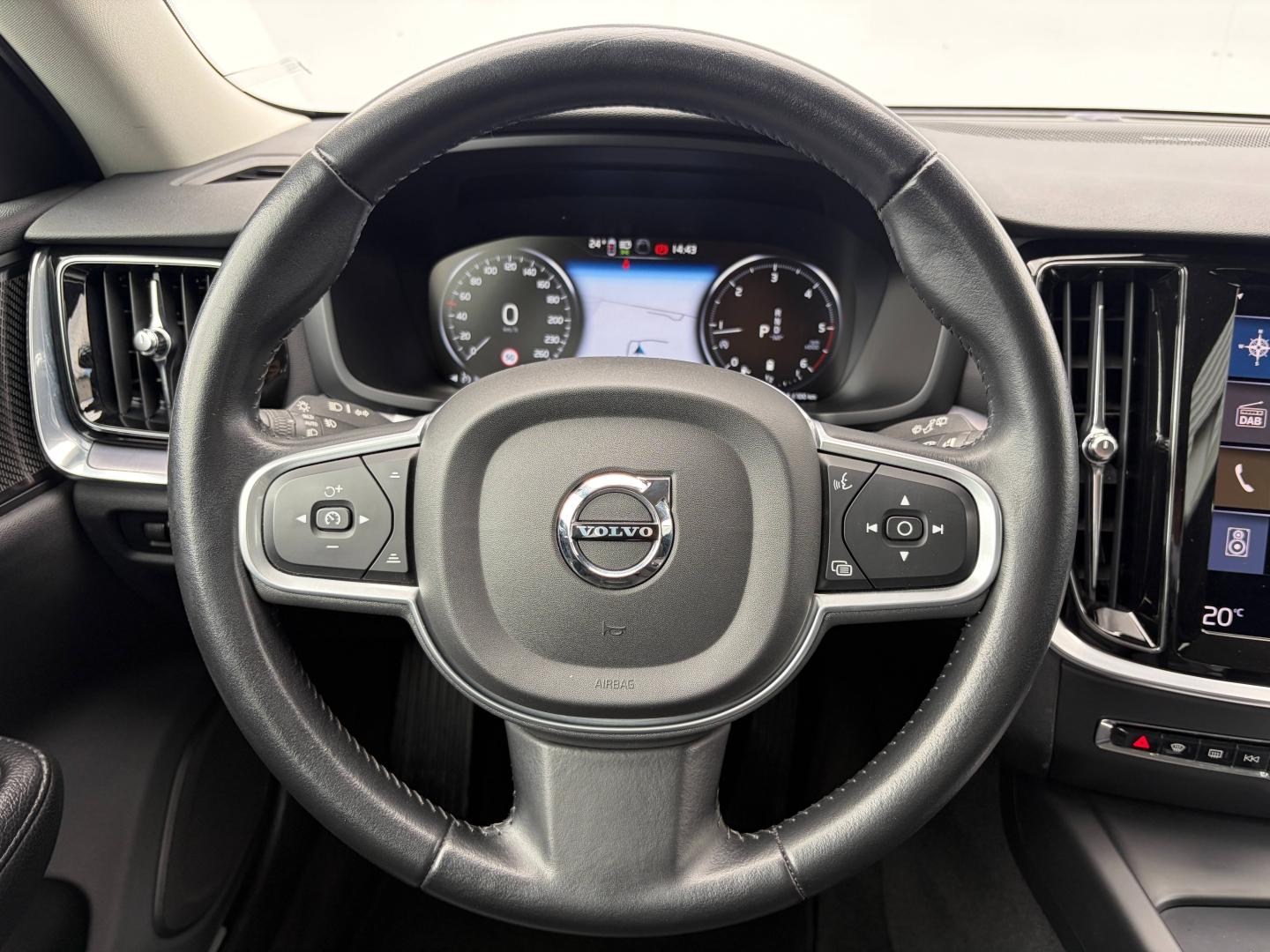 VOLVO V60 B4 197ch Momentum Business Geartronic 8